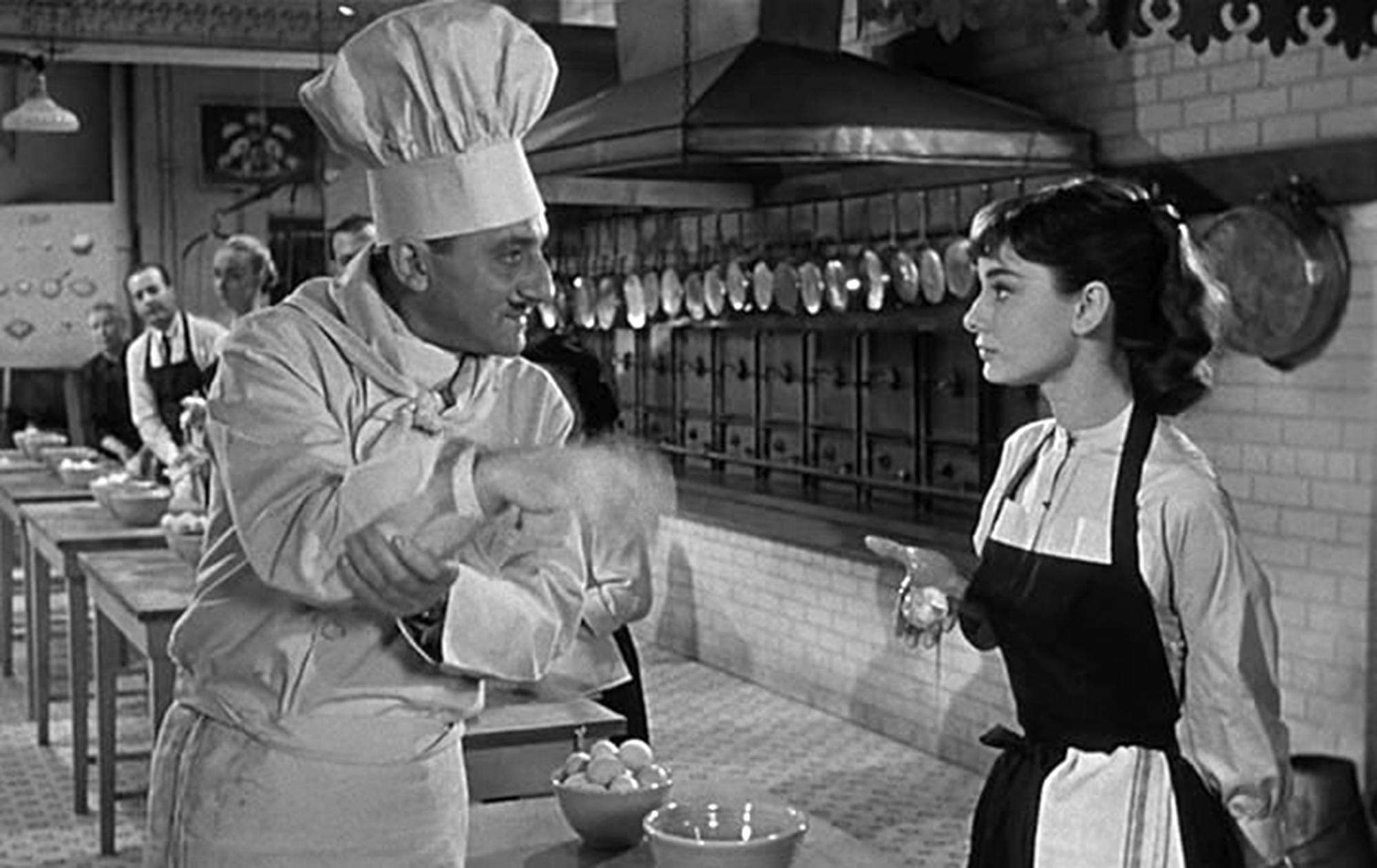 Ікона стилю: 5 культових образів Одрі Хепберн, які ніколи не вийдуть із моди